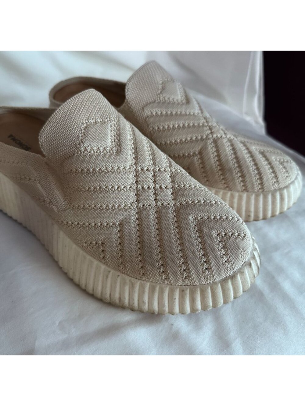 Ladies Sonoma slip on mules sz 9.5